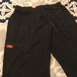 Dickies men’s scrub pants with utility pockets